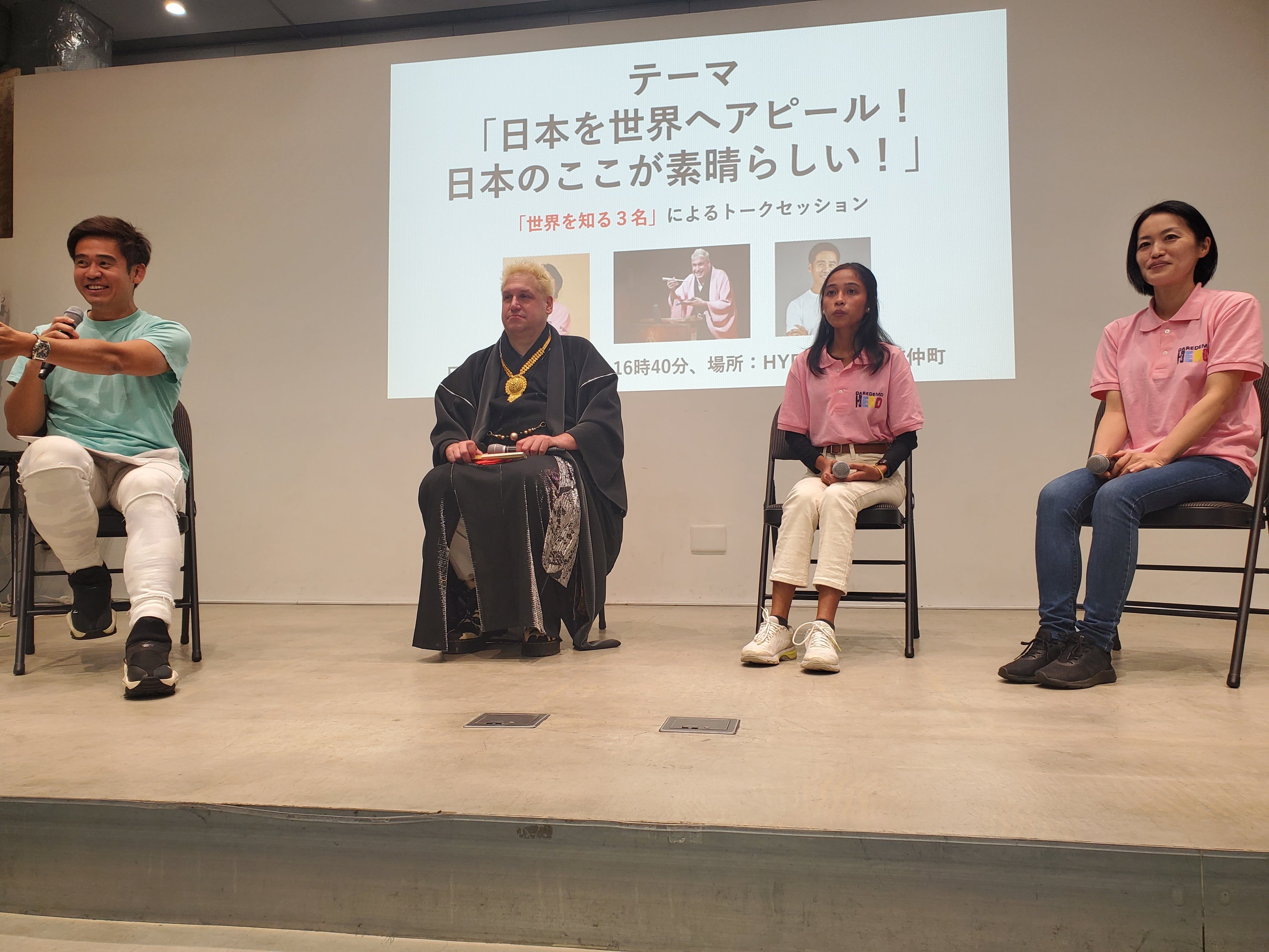 左からNEXTLEVEL代表・竹井佑介、桂サンシャインさん、 フィリピン人奨学生のエンジェルさん、DAREDEMO HERO代表・内山順子さん