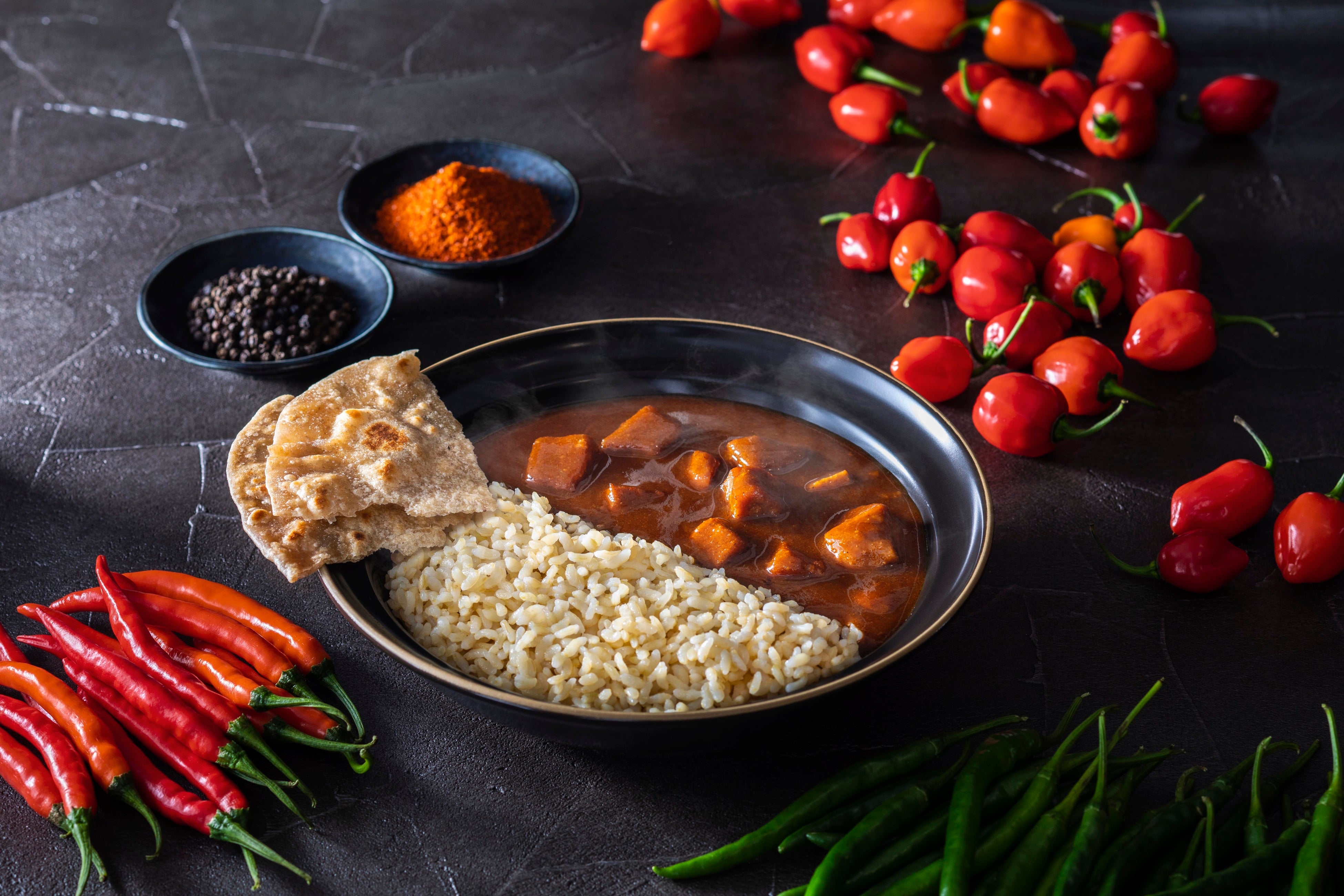 マイルーティーンカレー　うま激辛　盛付例