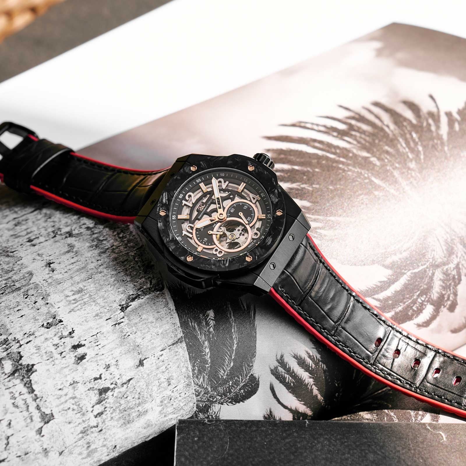 手染めレザーのカスタムストラップが付属する日本製時計『TIME CRAFT