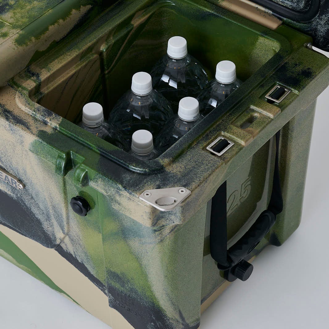 2ℓペットボトルが縦に入る収納力!