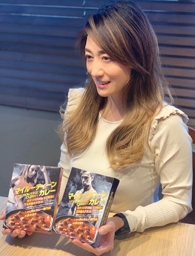 株式会社ウエニ貿易　マイルーティーンPR担当　春川 マイルーティーンブランドの立ち上げからプロジェクトに携わる。またカレー好きが高じて、本業のかたわら、カレー大學院を卒業。カレーパン専門家としても奥深いカレーの文化を日々研究中。