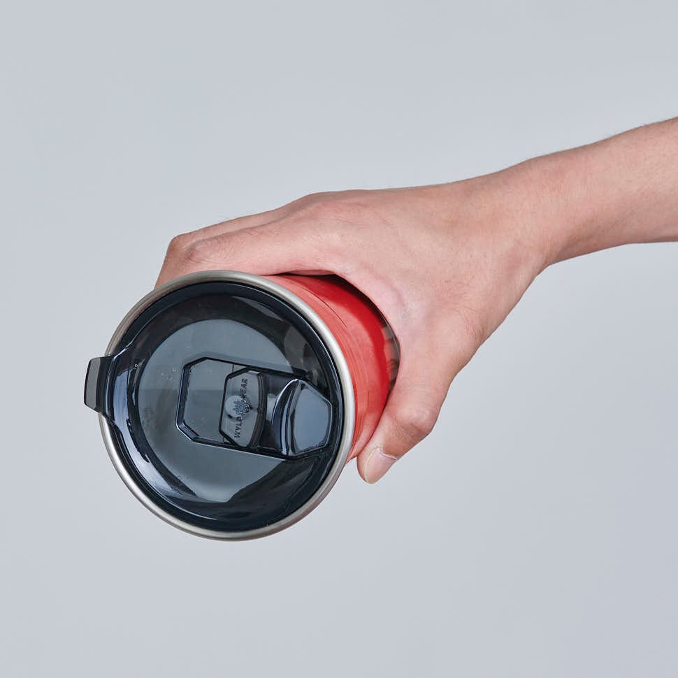 独自構造のリッドにより、万が一倒してもこぼれにくい