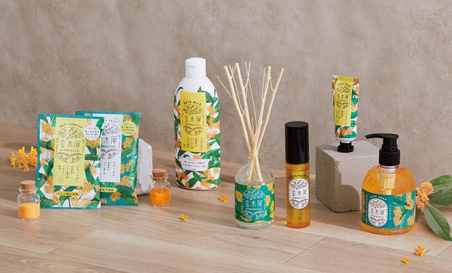 左から バスパウダー、バスソルト、バスミルク、リードディフューザー、ボディー＆ヘアオイル、ハンドクリーム、ハンドソープ