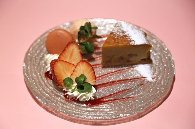 苺のベイクドチーズケーキ