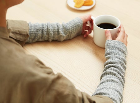 手の甲から肘まで