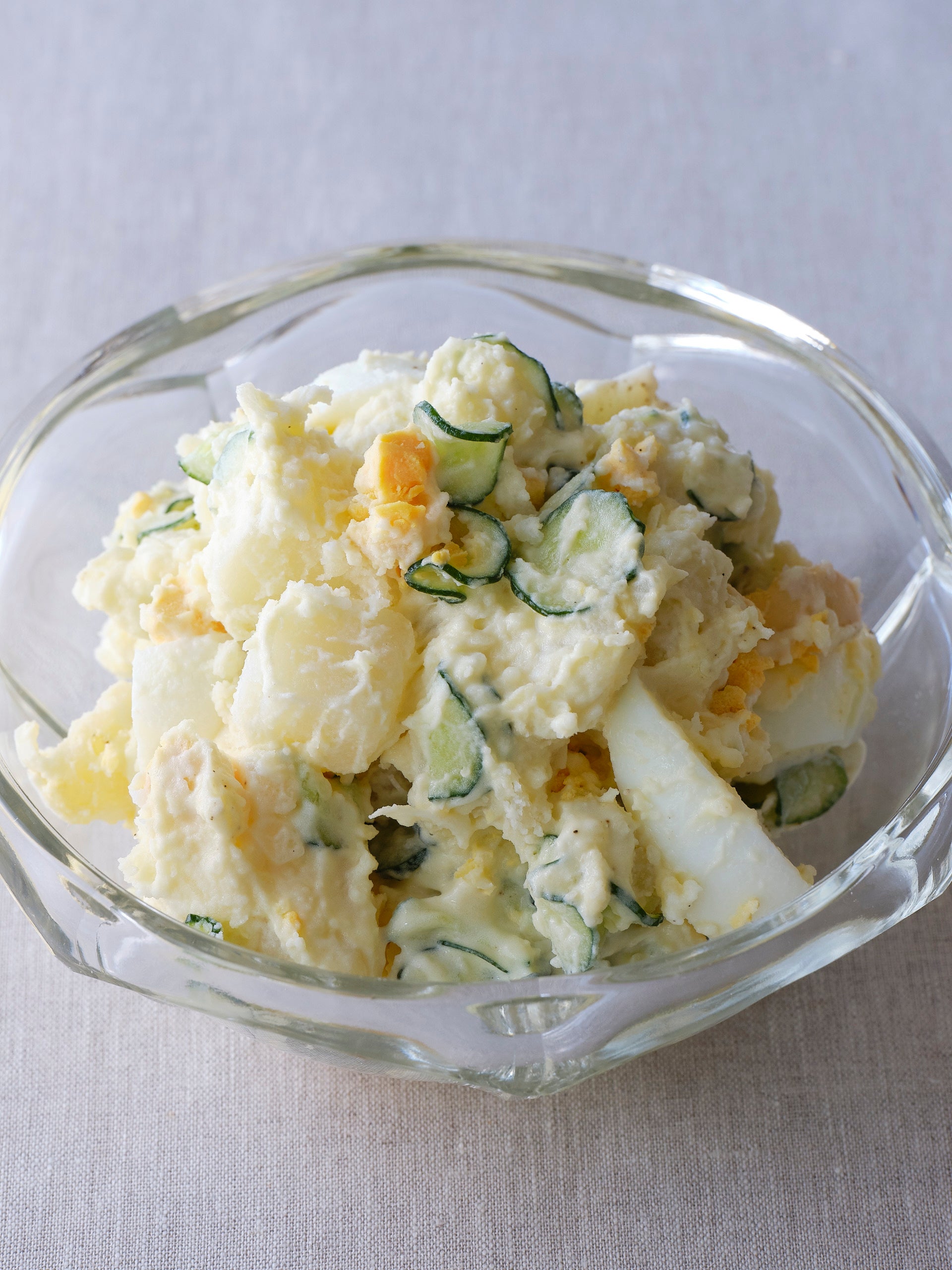 ポテサラはじゃがいもが熱いうちに下味をつけて