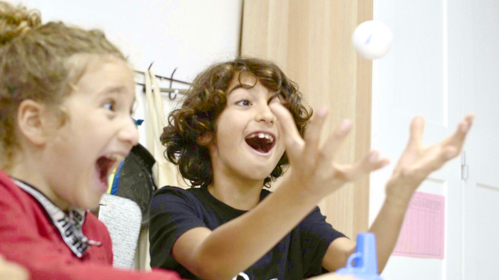 ▲驚きの表情の生徒たち