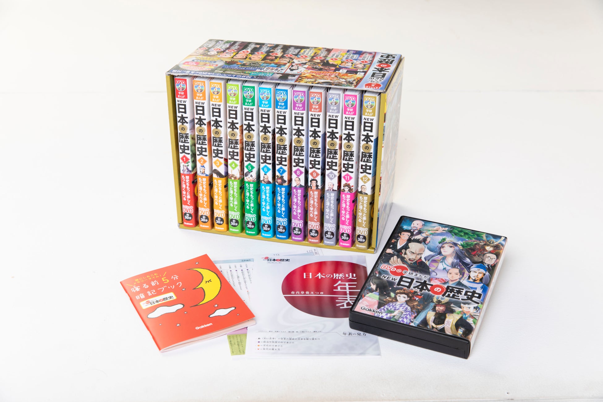 DVD12枚つきの全12巻セットに特典3点がついて13,200円(税込)