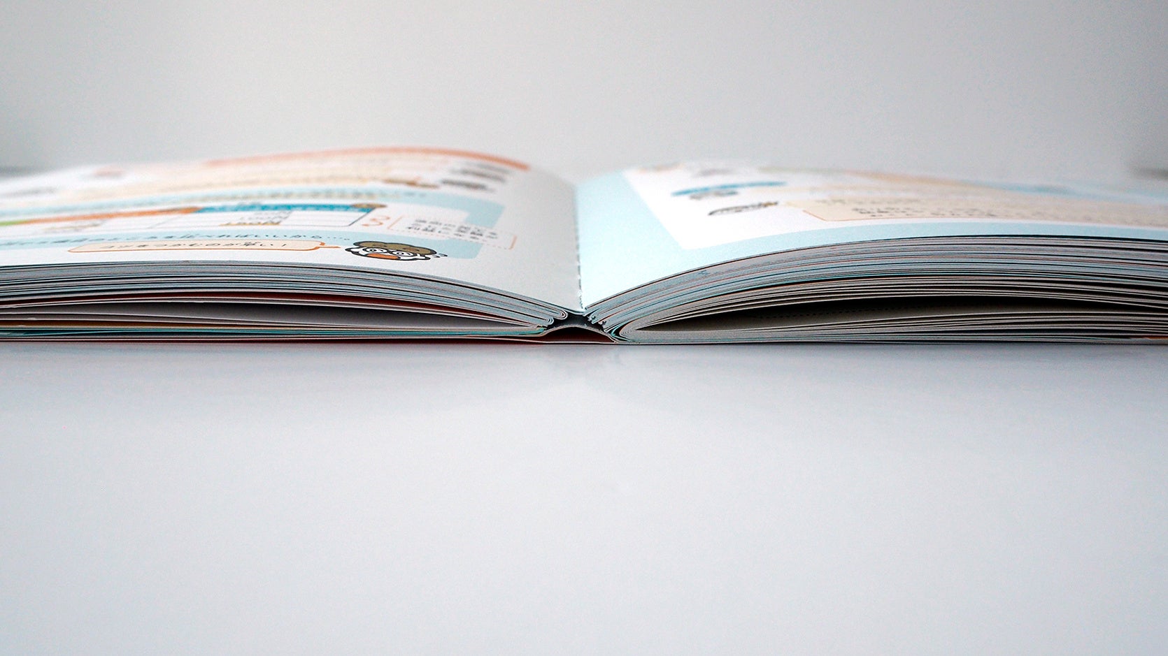 ▲180度パカっと大きく開く製本を採用。書き込んで使いやすい。