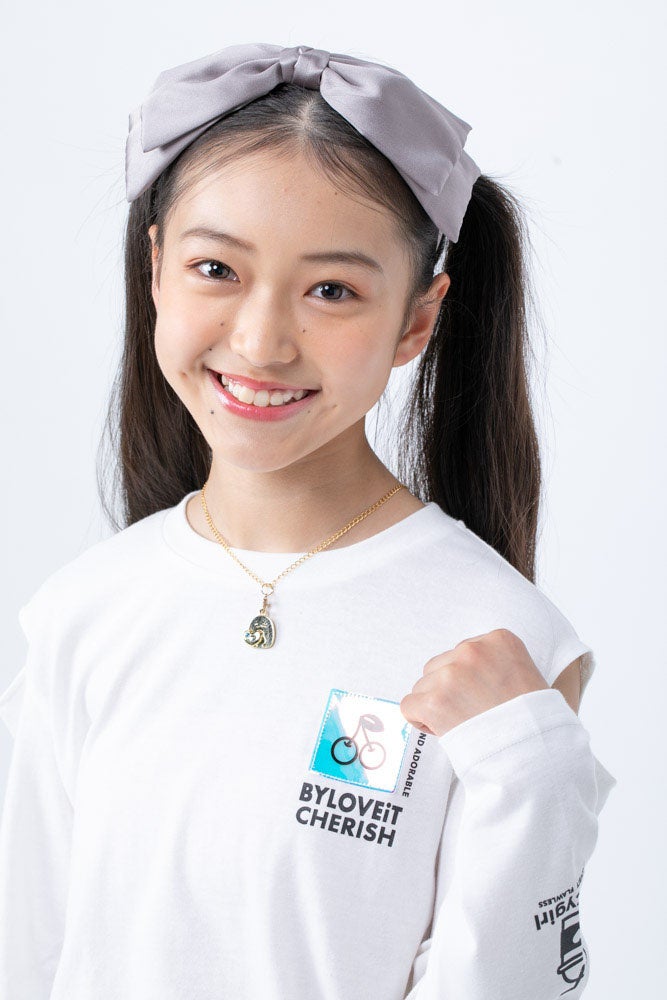 ▲すみっコぐらしチャームは、ネックレスにすると胸もとでキラッとかがやき、コーディネートのグッドアクセントに