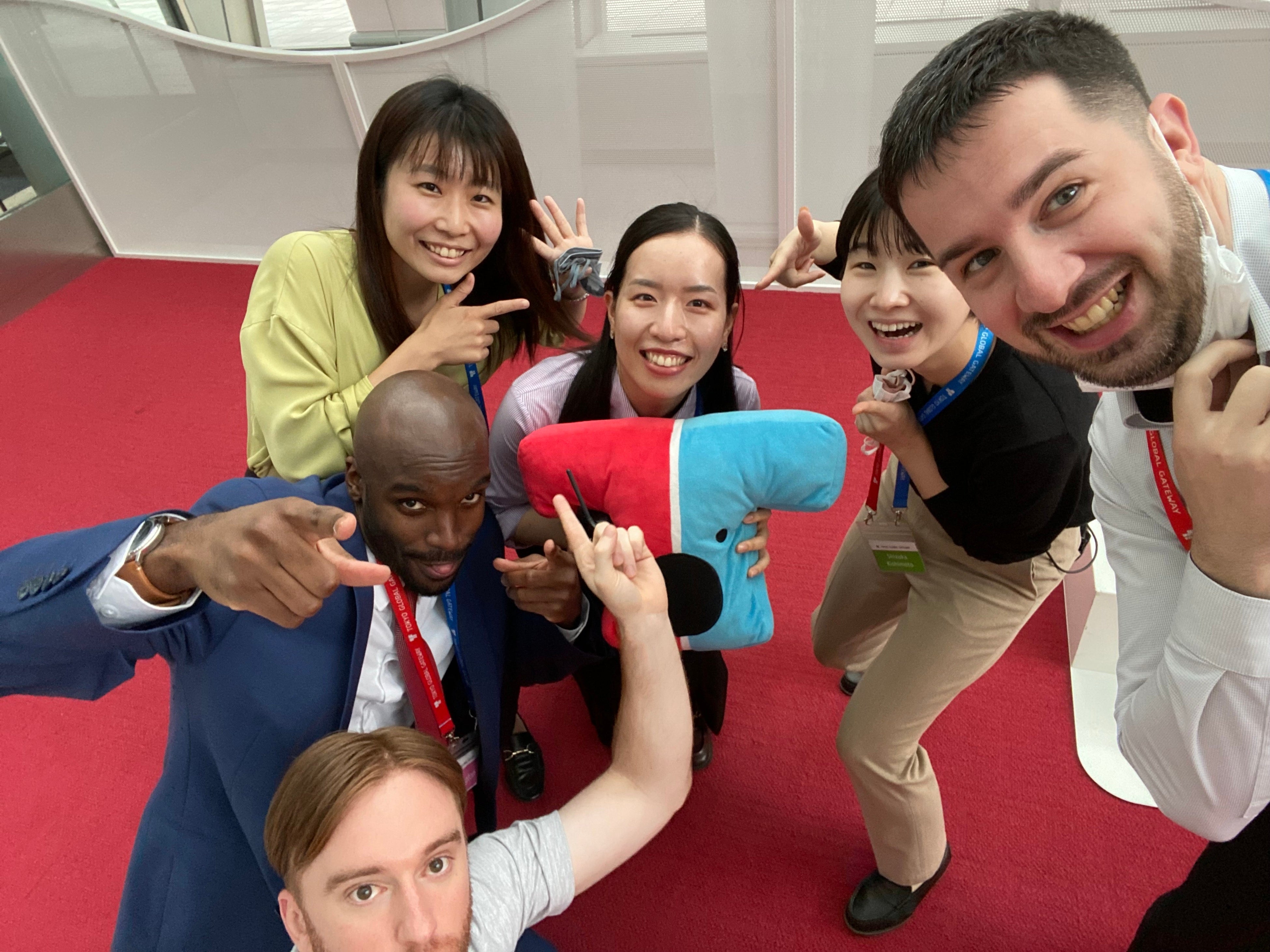 クイズ・レクチャーや、活発な意見交換を通して多文化コミュニケーションを楽しめる！