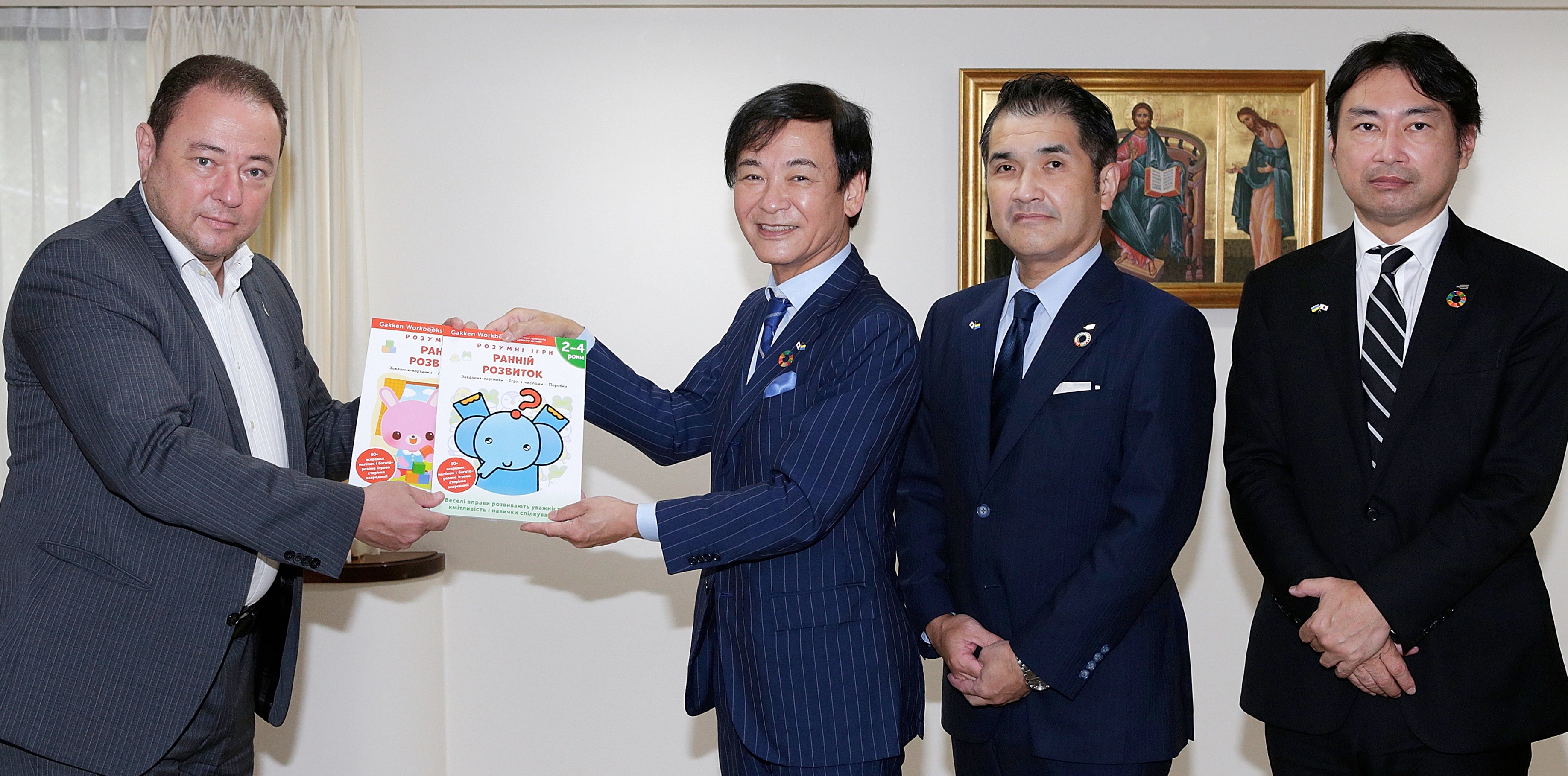 学研、ウクライナ語版の幼児向けワークブックをウクライナの