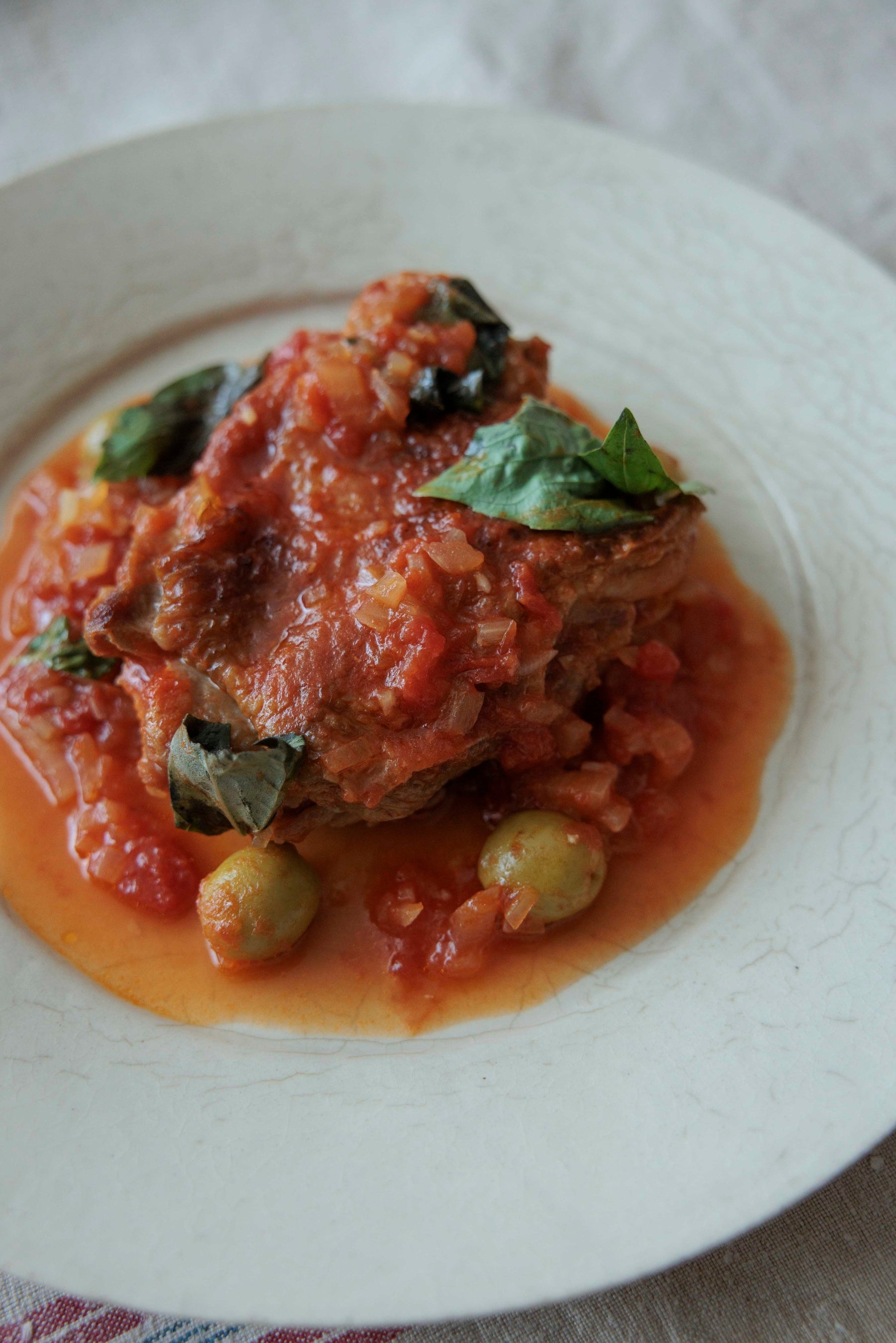鶏もも肉とオリーブのトマト煮