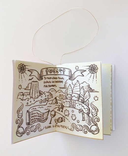 ▲『ぜんまいじかけのトリュフ』ノベルズ公式サイト　OMAKE通信内データをダウンロードして作るペンダントブック中面。ヒモはお好きなひもを自分でつけてくださいね