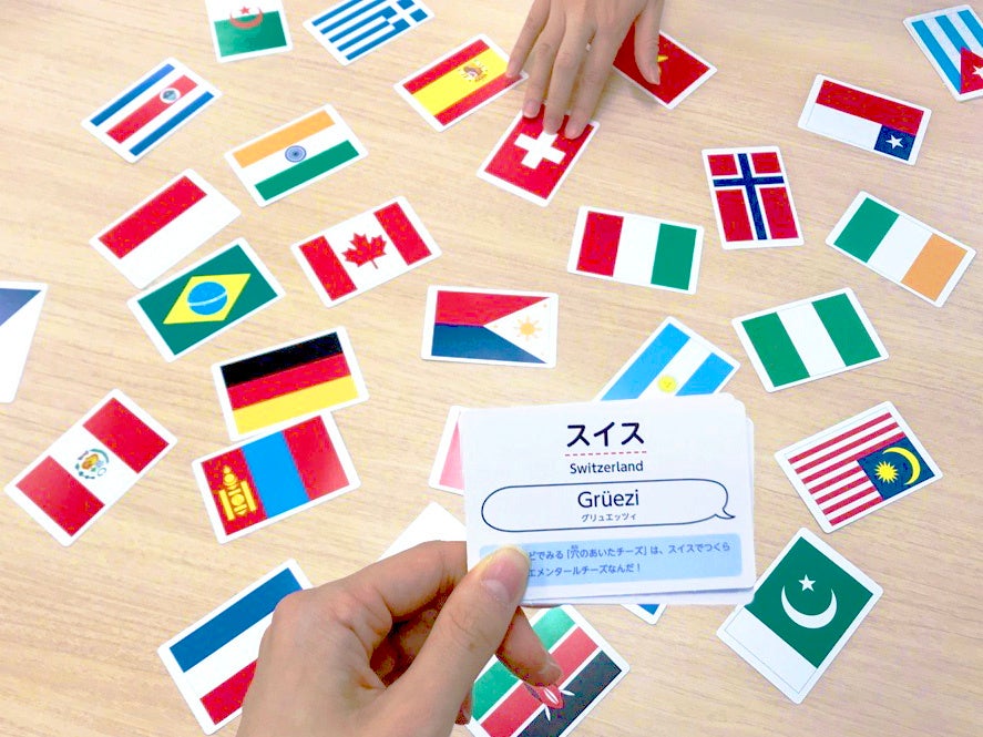 ▲カードが2組あれば、片方を読み札にかるたで遊べる