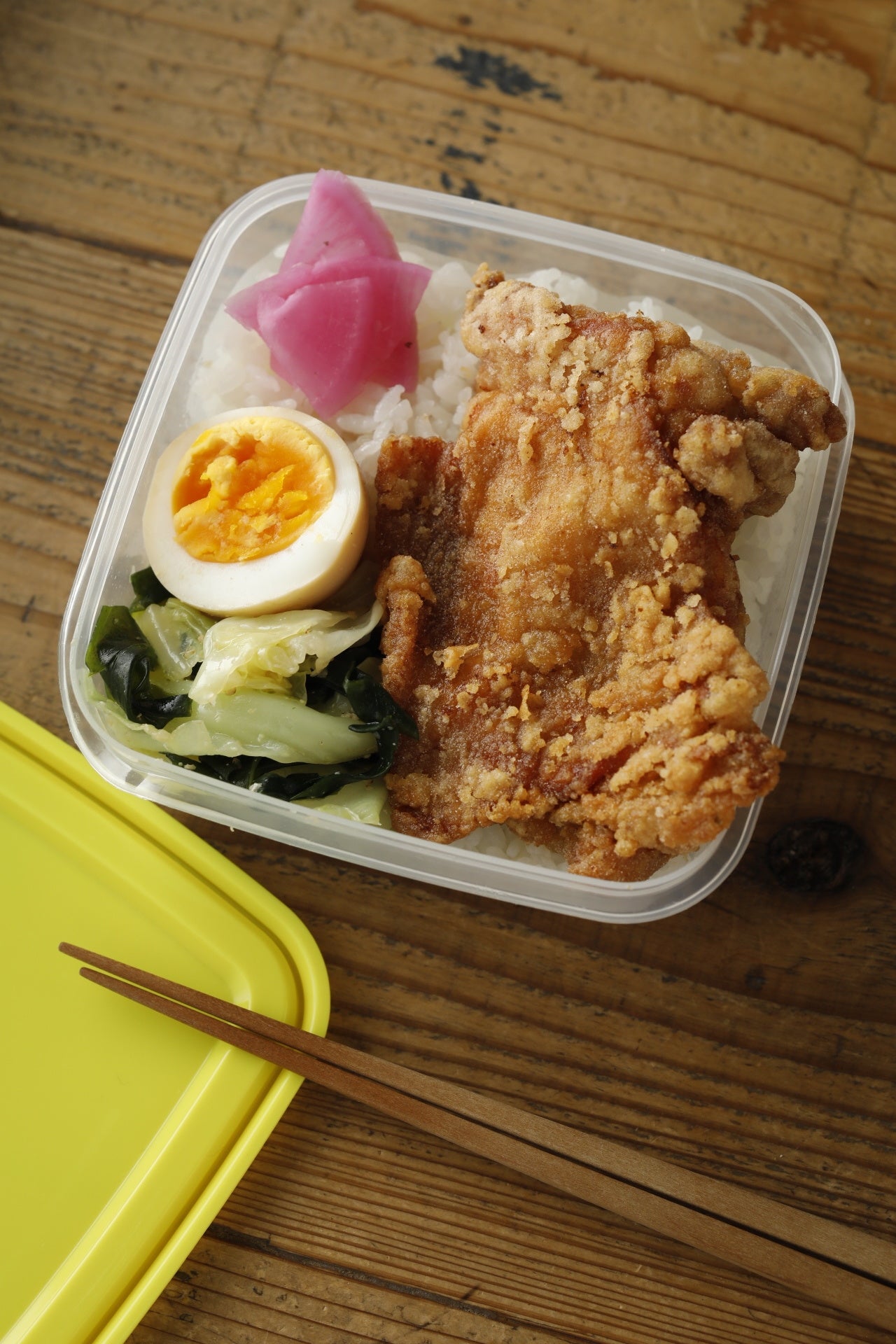 ▲から揚げは、ドデカいのを切らずにドーン！