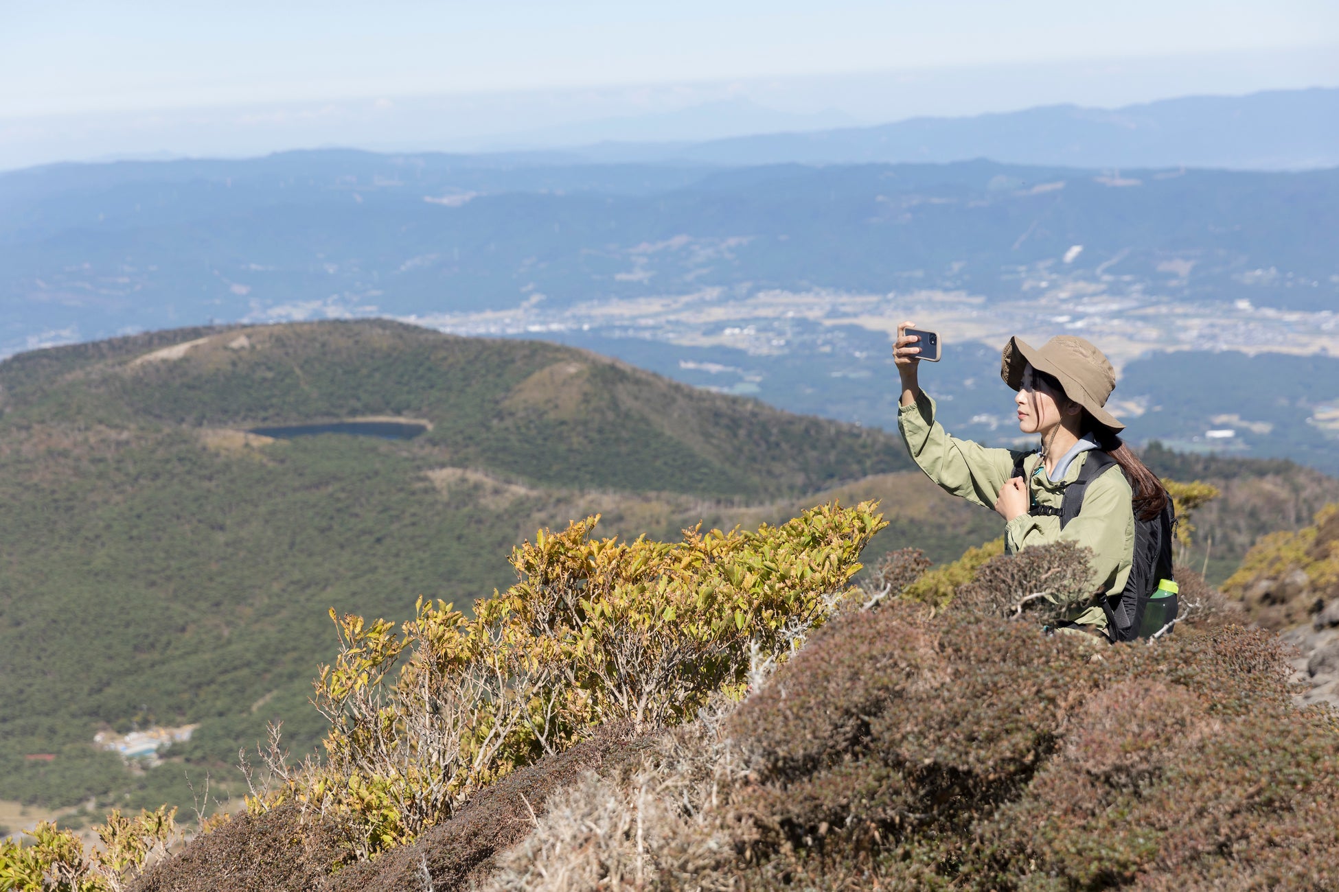 ジオガイドと霧島連山・韓国岳をトレッキングするツアーでより深く霧島が理解できます