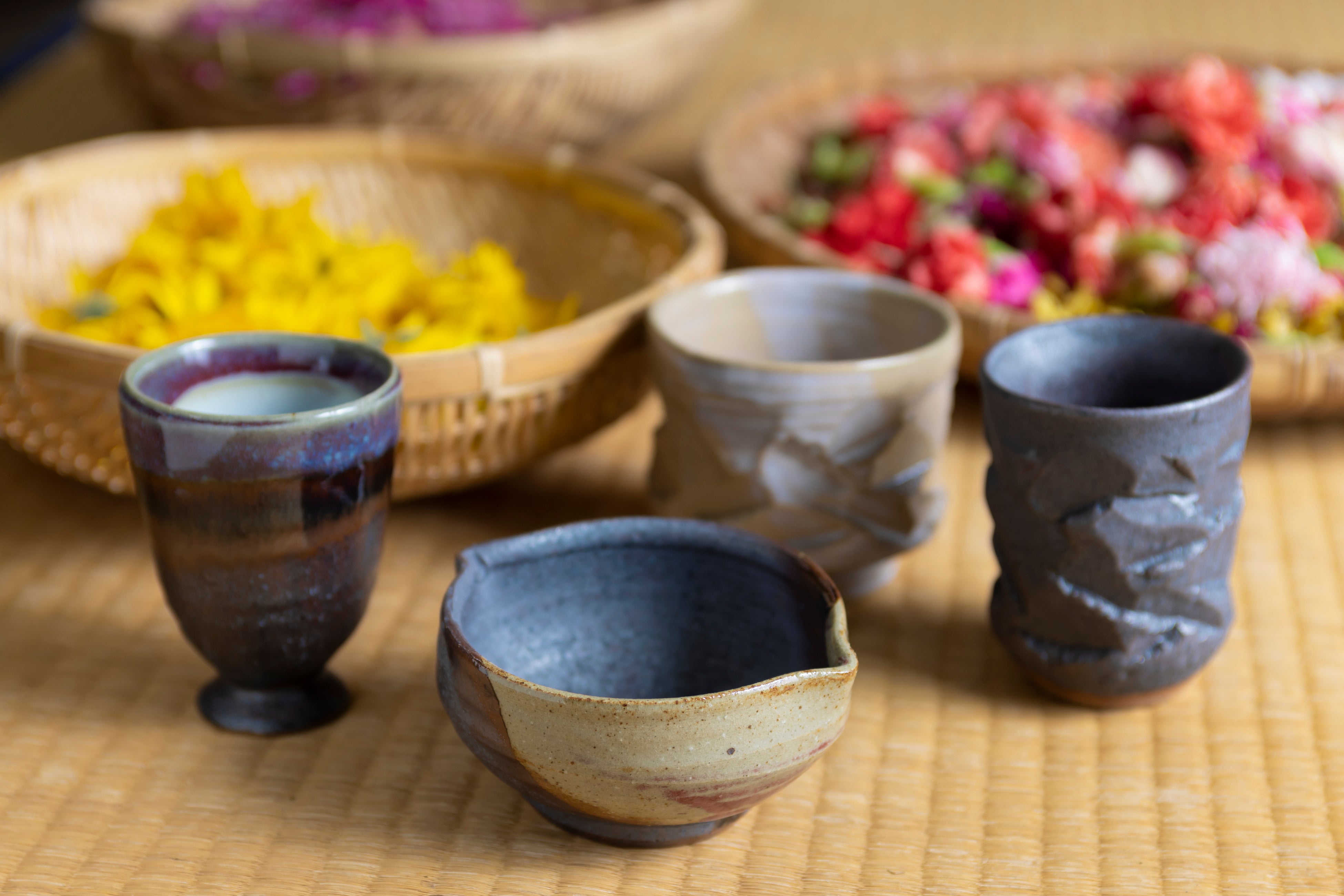 火山灰と温泉水、桜島の恵みを取り入れた唯一無二の焼物、桜島焼