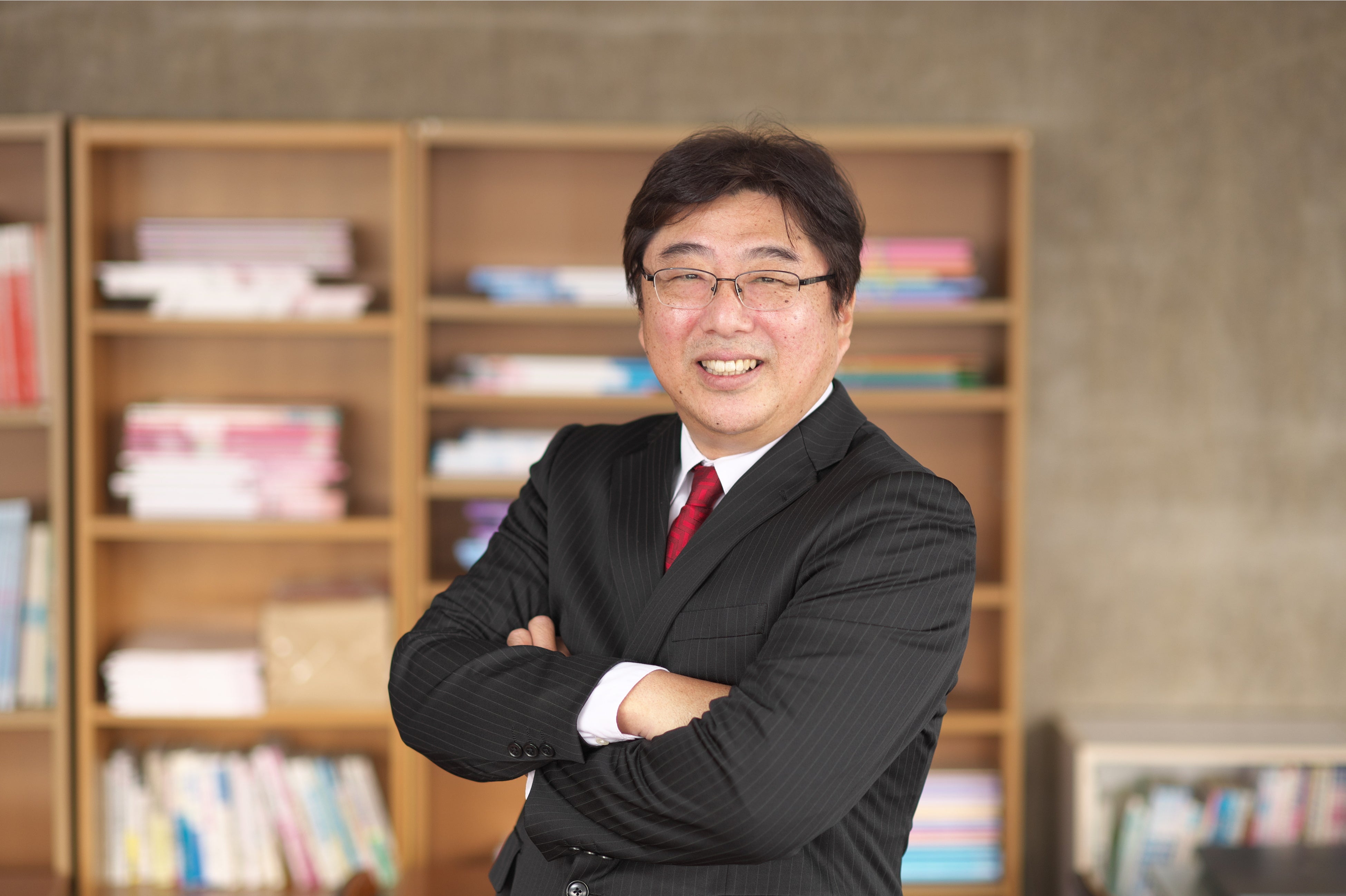 『ヒマつぶしドリル』の著者であり、りんご塾代表を務める田邉亨氏。