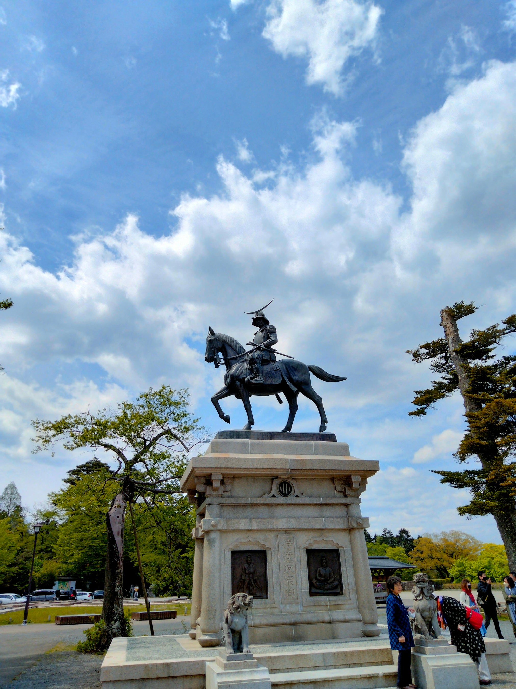 令和4年3月の地震で被害を受け、今年3月修復を終えた仙台城跡の伊達政宗騎馬像