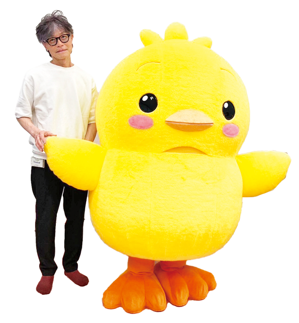 ▲いりやまさとしさんとぴよちゃん「みんな、ぴよにあいにきてね～！」