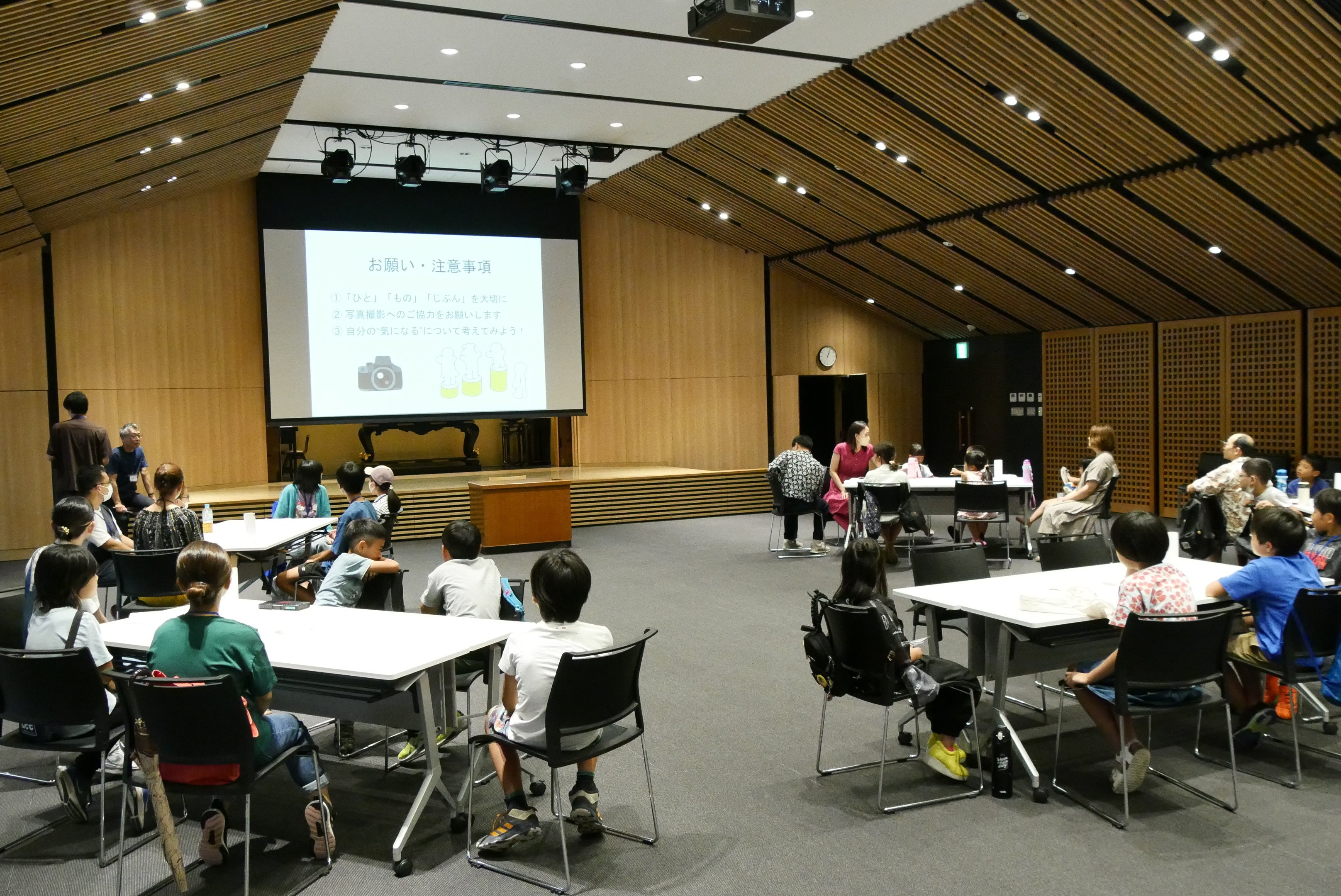 ▲小中学生とその保護者、合わせて約30名が参加しました。