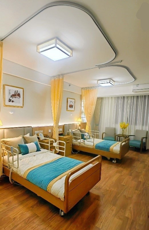 二人部屋： 暖色系を使い、落ち着いた雰囲気の居室