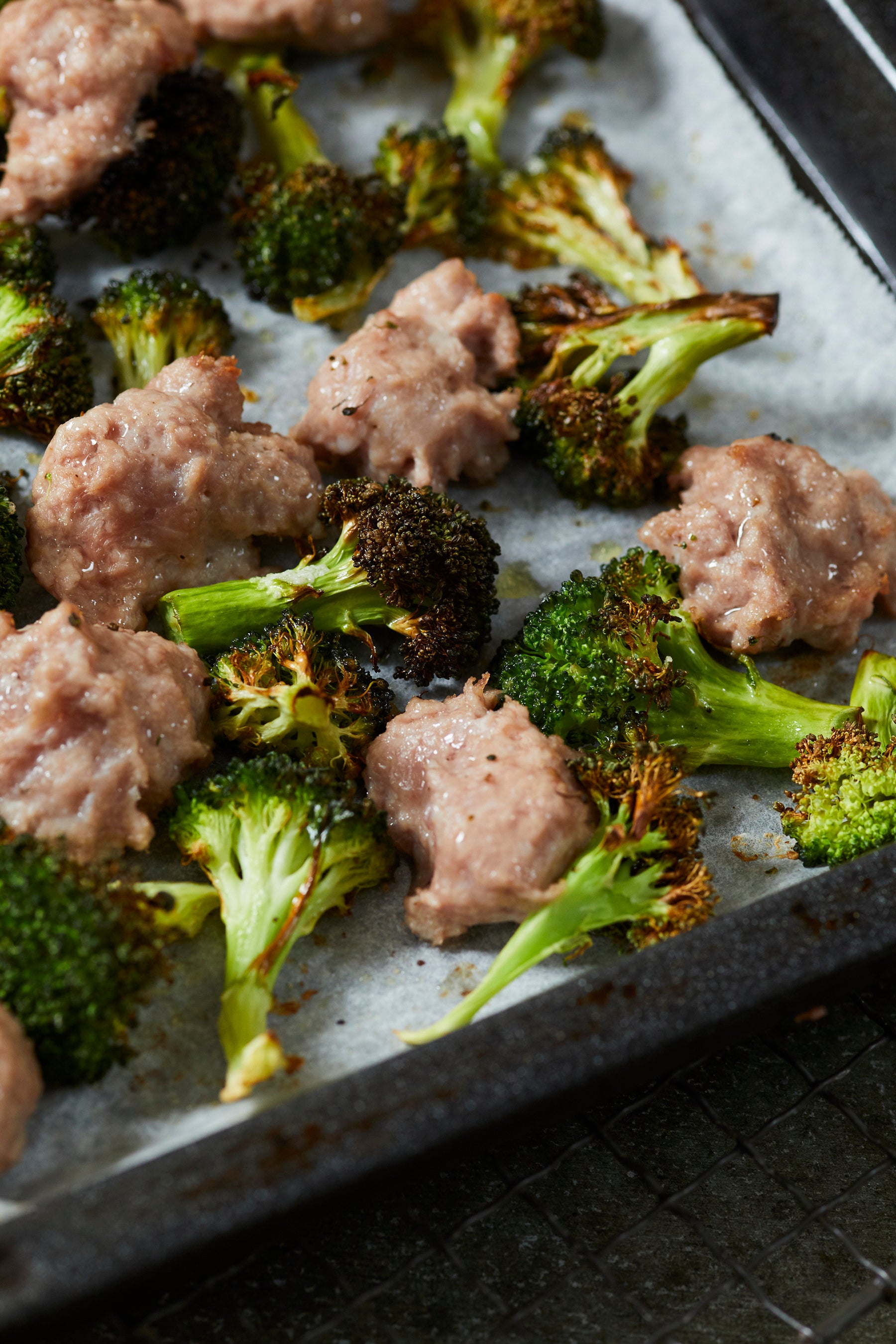 ▲サルシッチャとブロッコリーのオーブン焼き