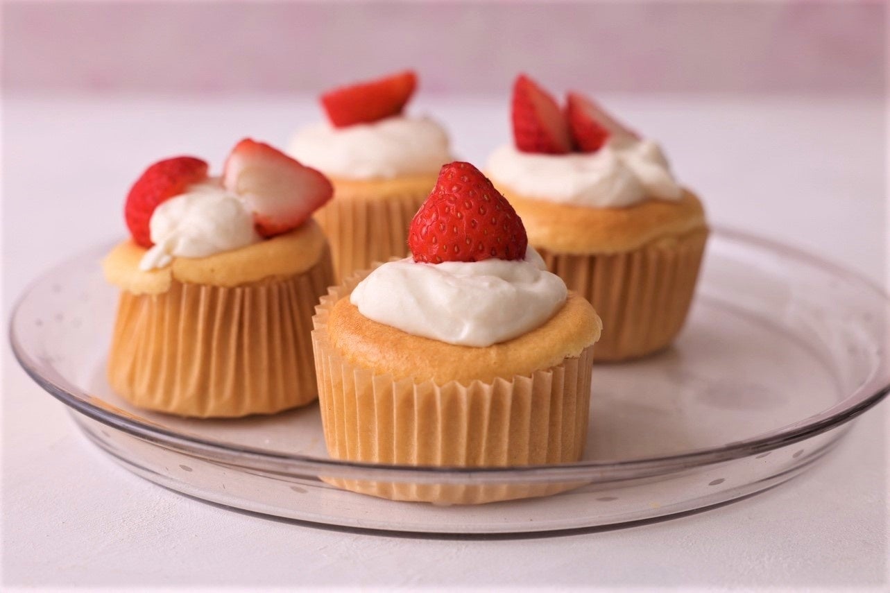 ▲焼くまで5分、さくふわ食感の「シンプル米粉スコーン」、「材料3つのカップシフォンケーキ」など、お菓子作りがはじめての方にも気軽に作れる工夫が満載