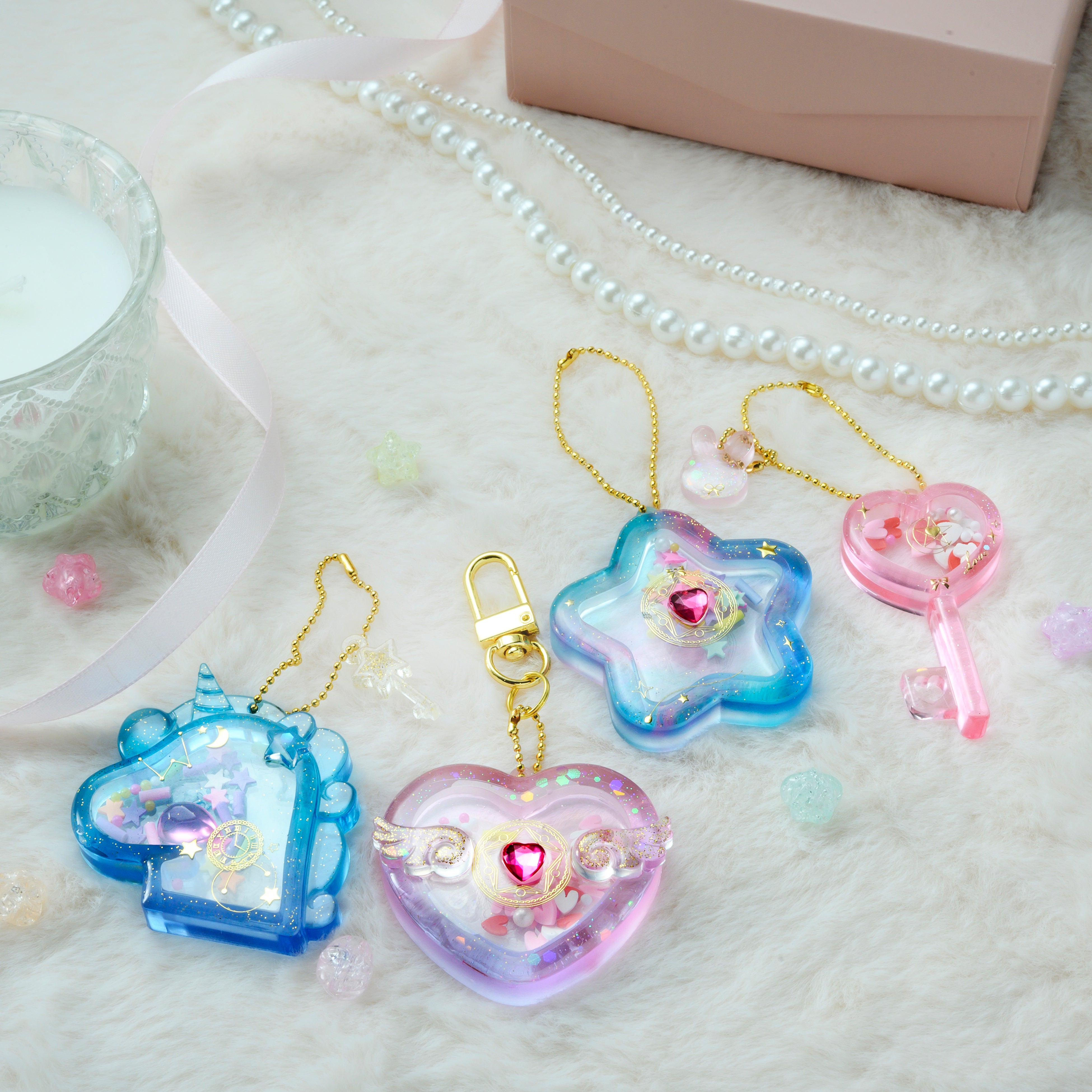 ▲レジンで作ったミニパーツも使ってデコります。