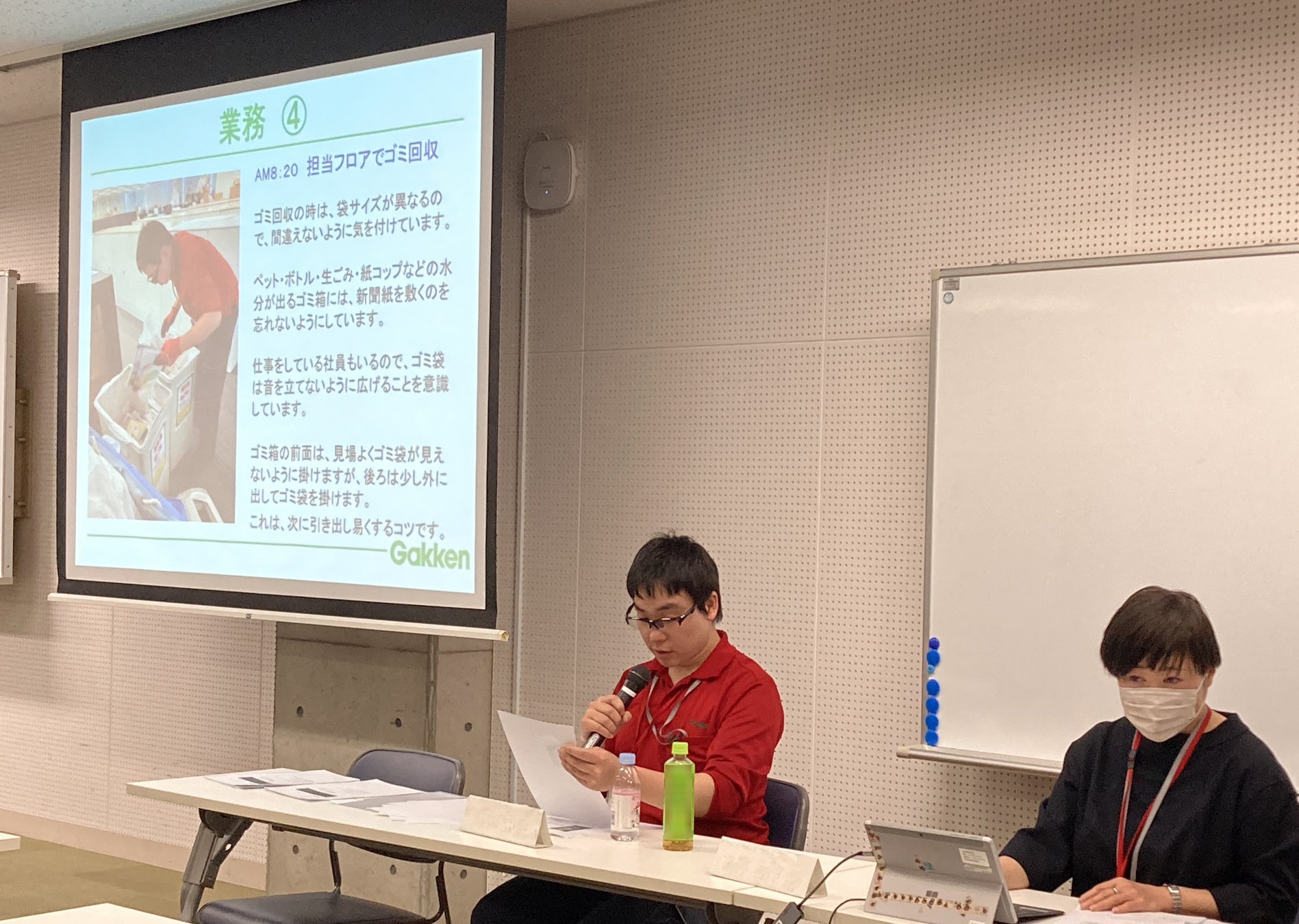 1年生に向けての授業は講義形式で行いました。わかりやすいように資料の修正を重ね、 発表のしかたにもこだわりました。