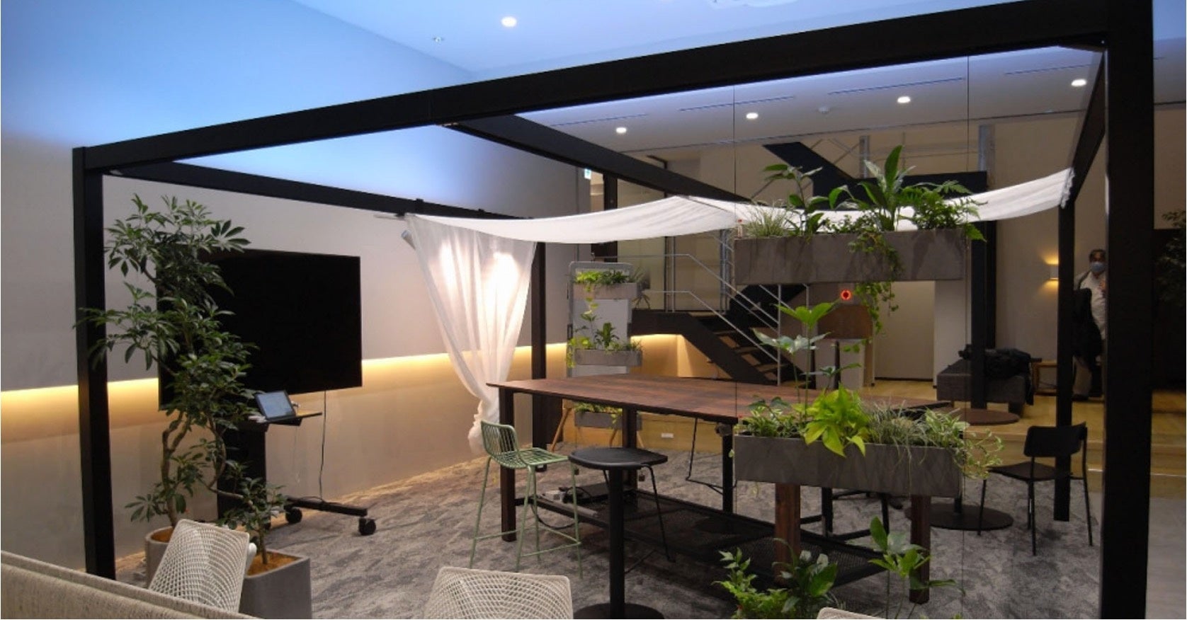 「そと部屋」を用いた実証実験の様子