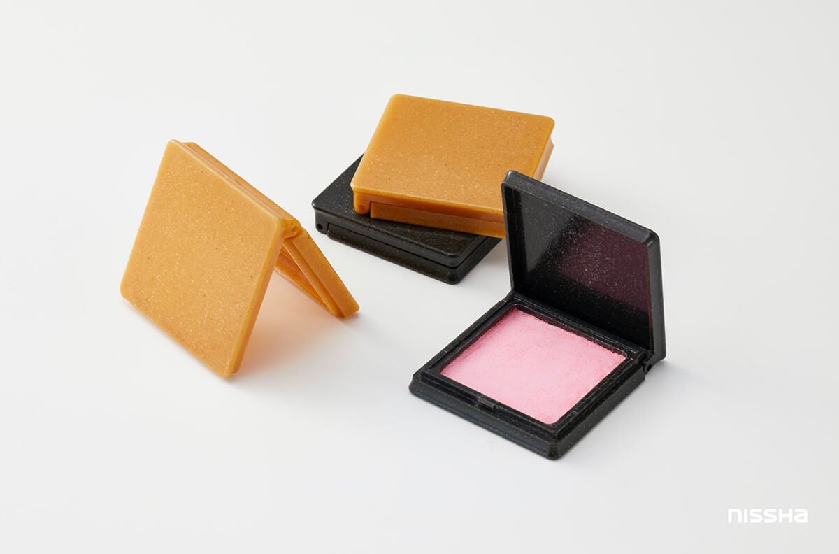 ecoense molding Biocomposite-Injection Sulapac® （化粧品向けコンパクトケース）