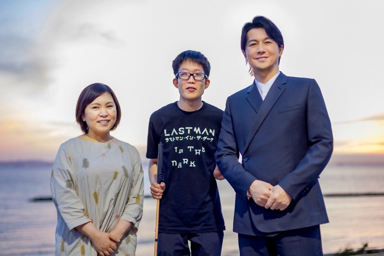 左から志村季世恵、ダークアテンドはなやん、福山雅治