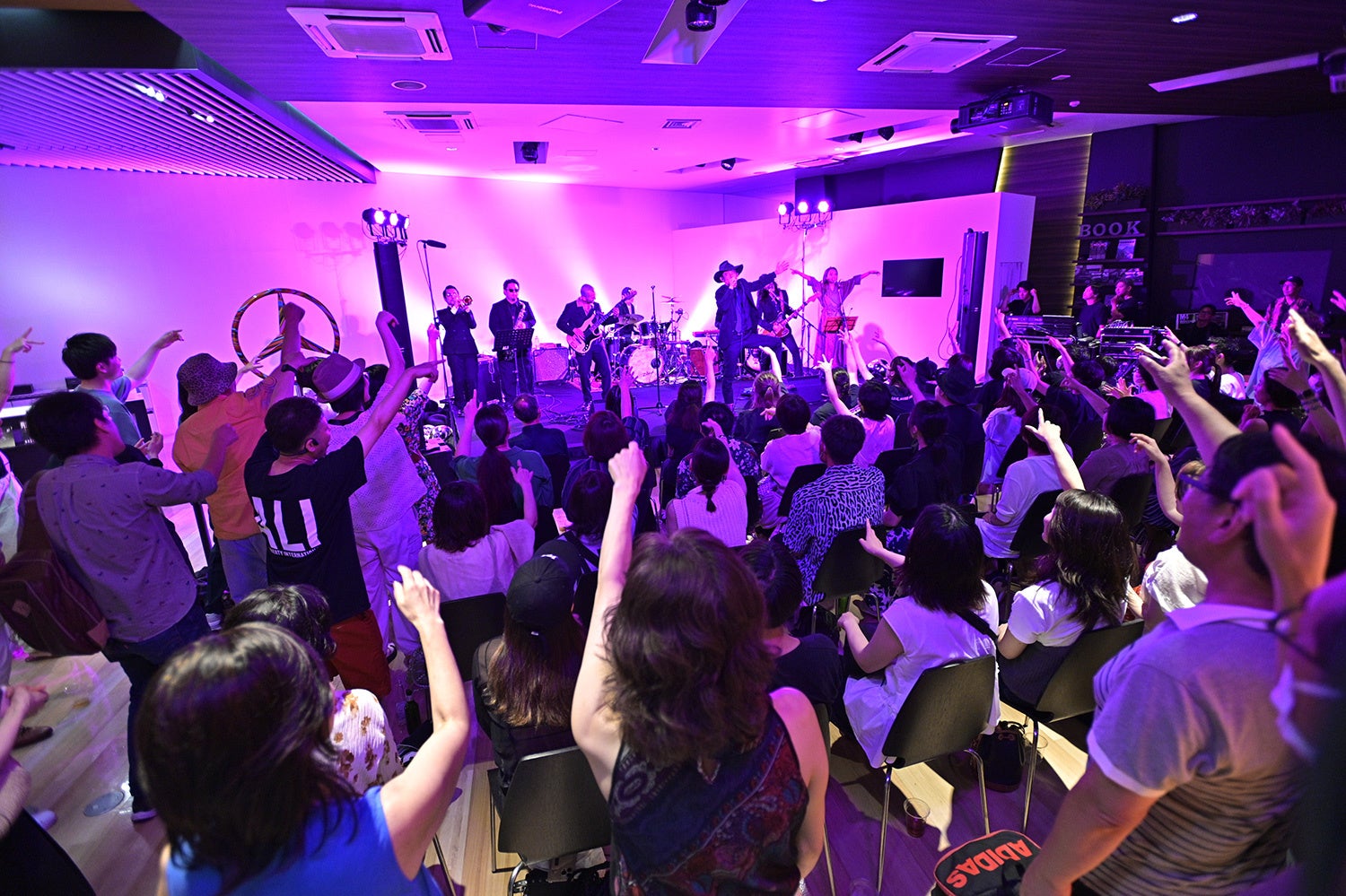 Chara、ALIによるスペシャルライブ＆トーク！ BONNIE PINKと