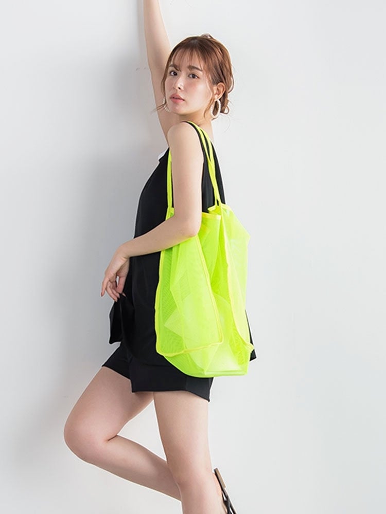 VICKY(ビッキー)からオトナかわいいラッシュガードシリーズが新