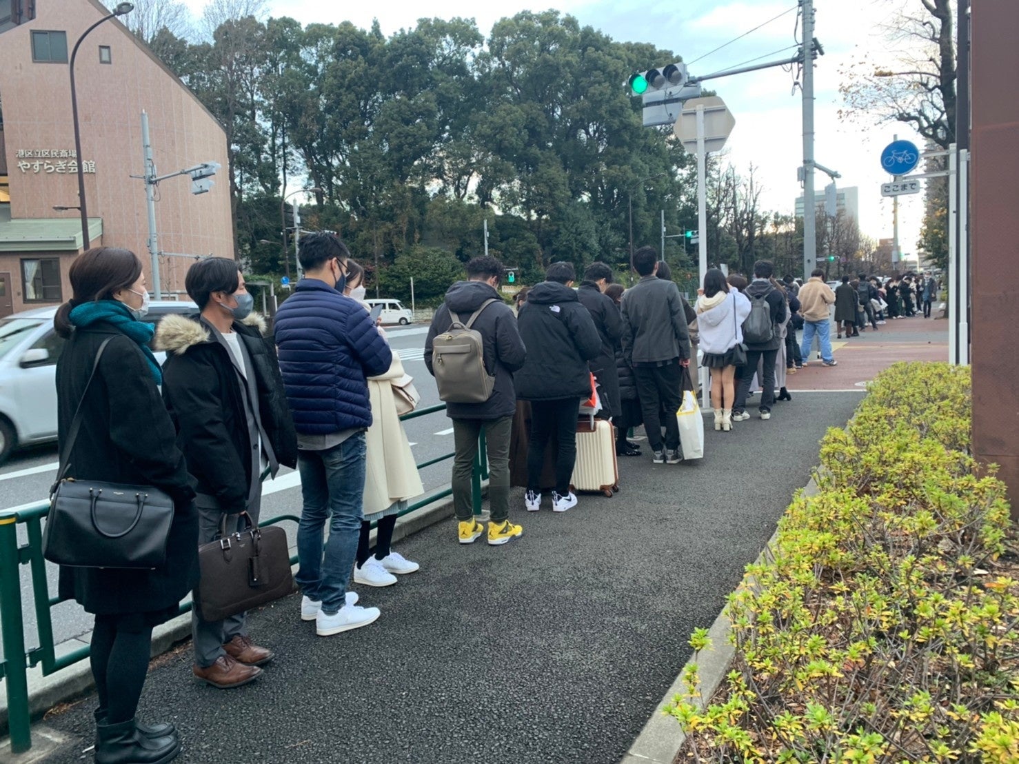 お店から乃木坂駅付近まで続く行列