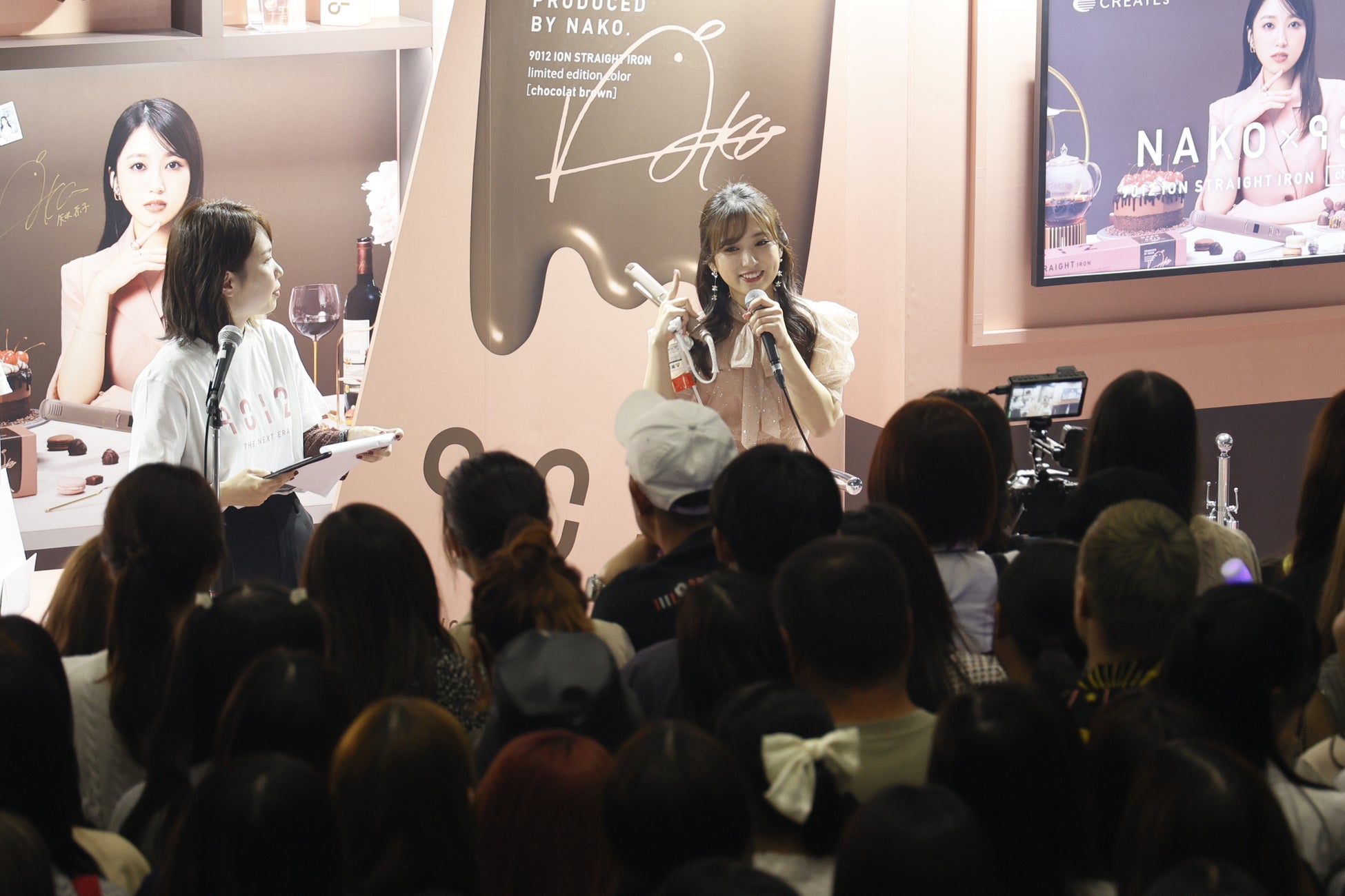 25517-669-87714feedf2b6614576d5649dbc9073e-3408x2272 【TGC 北九州 2024 レポート】クレイツとのコラボストレートアイロンをプロデュースした矢吹奈子がクレイツステージ&ブースに登場し観客を魅了!