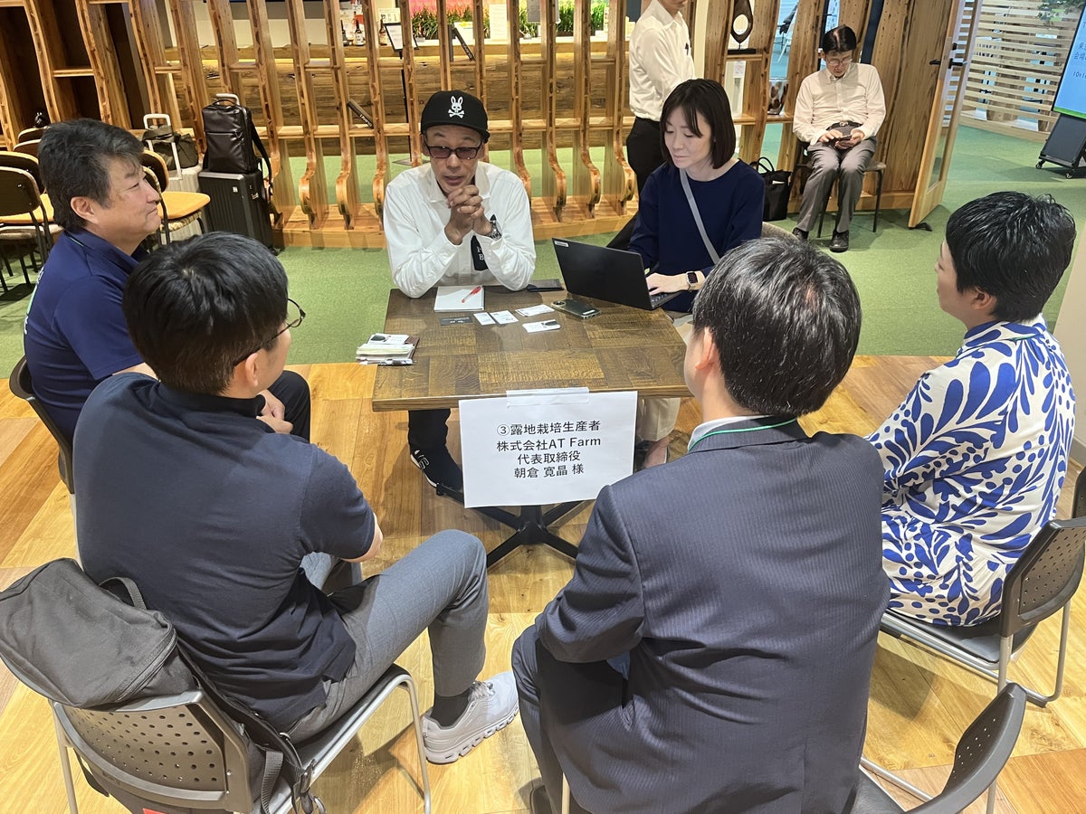 株式会社AT Farm 朝倉氏(中央)と参加者の座談会の様子