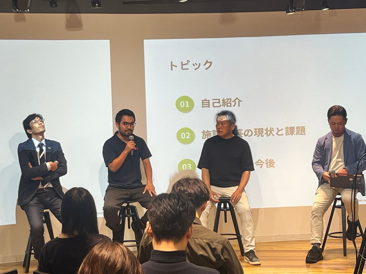 「施設栽培」をテーマとしたトークセッションの様子。左からイノチオみらい株式会社 大門氏、株式会社きゅうりトマトなすび 佐々木氏、沼野園芸 沼野氏