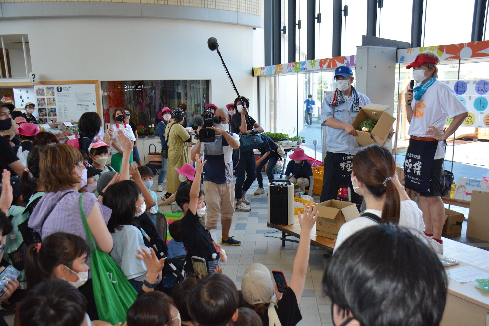 競りを体験する参加者