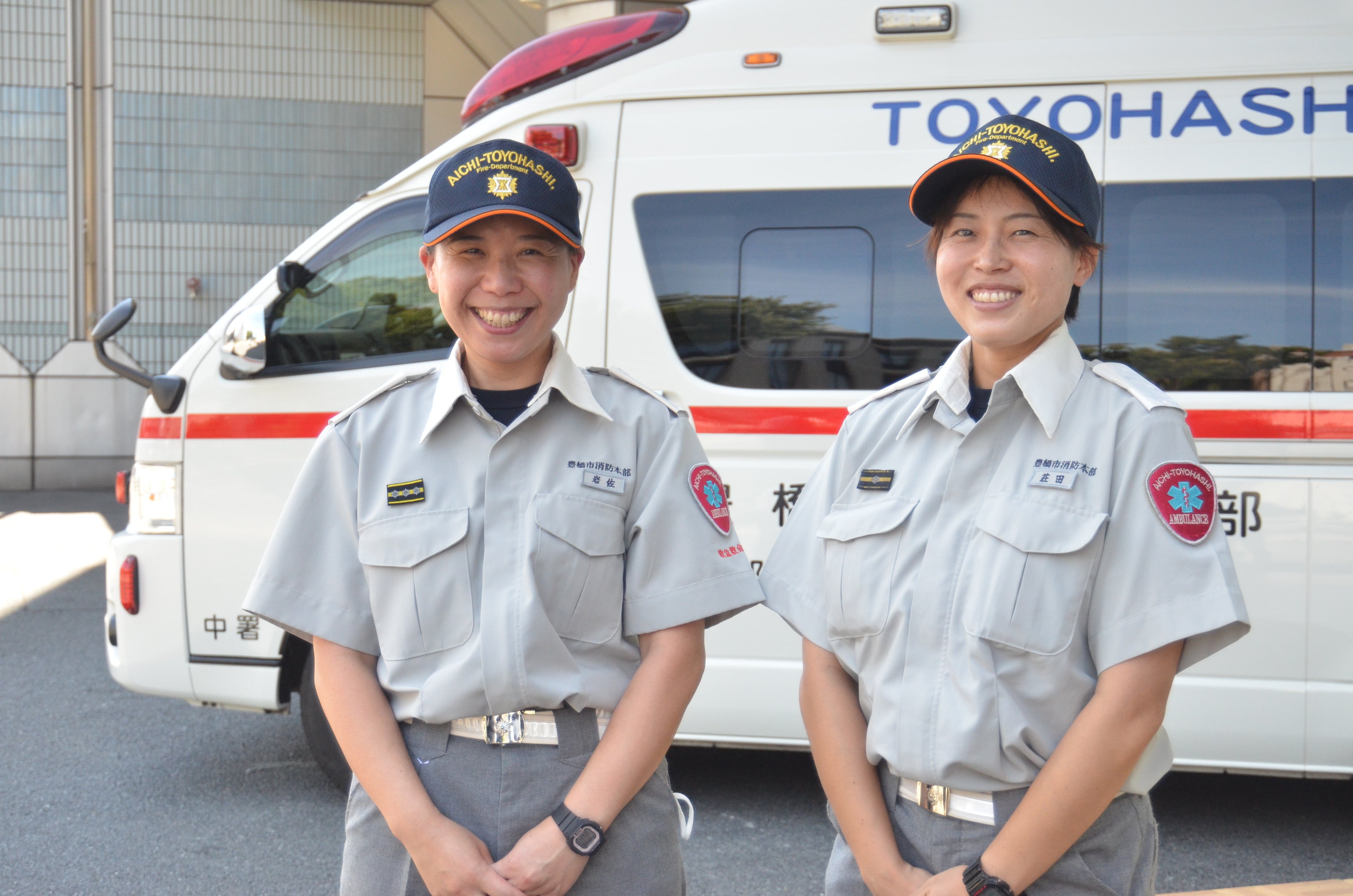 育児休業から５年ぶりに救急の現場に復帰の岩佐さん㊧と荘田さん