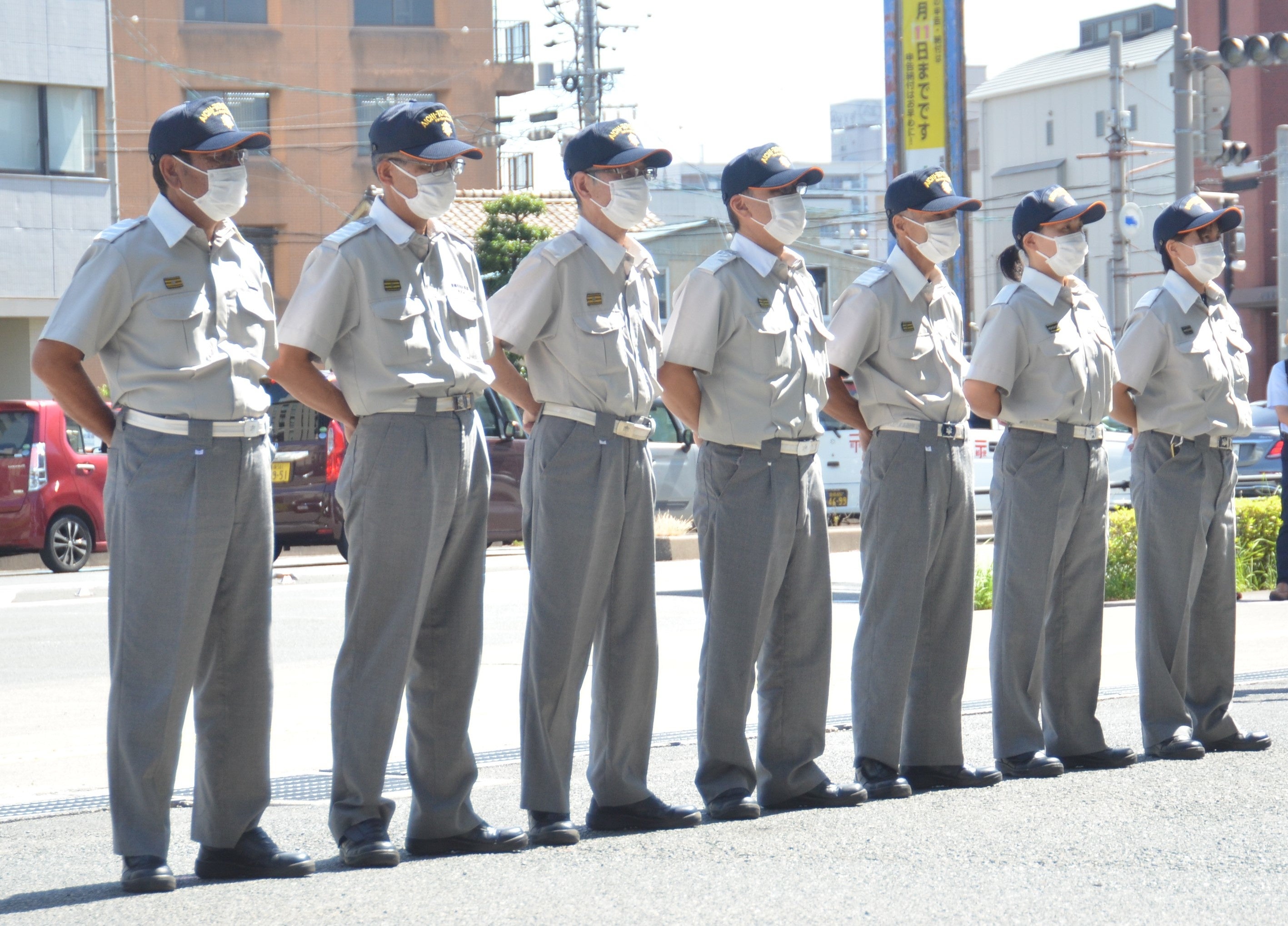 発足式で整列した「本部日勤救急隊」の隊員
