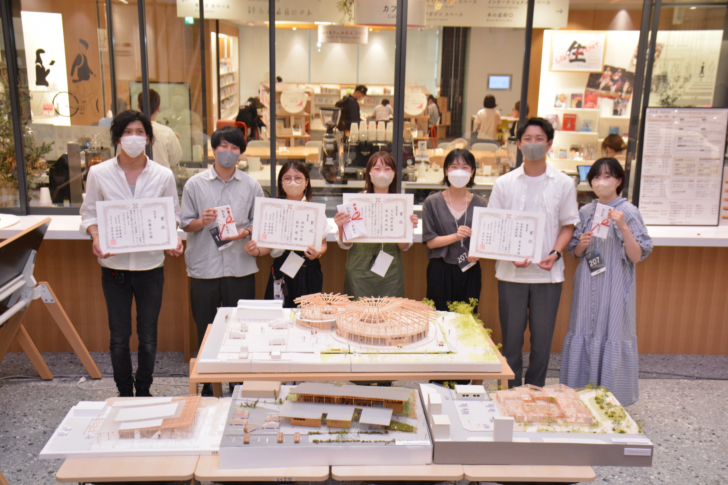 入賞した学生たち