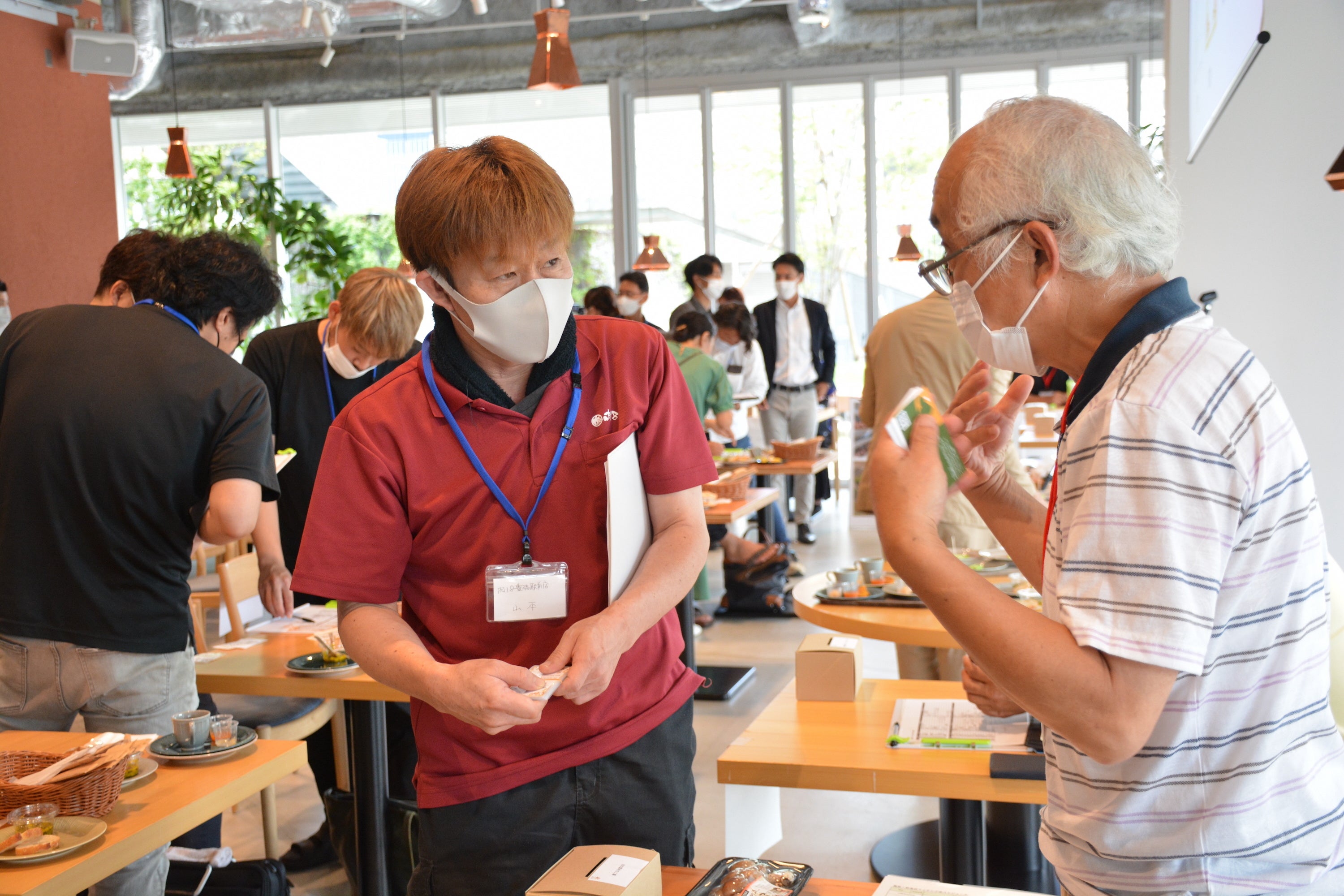 飲食店側は仕入れられる時期や提供できるメニュー案などを個別に質問