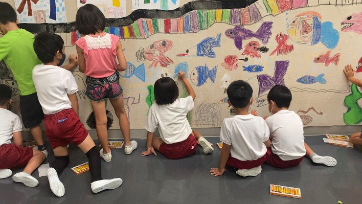 新川小学校の壁画制作