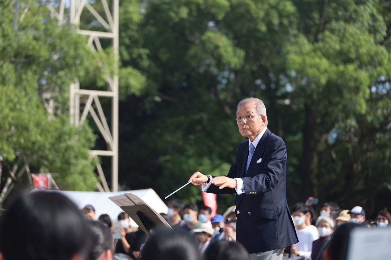 指揮をする古関さん