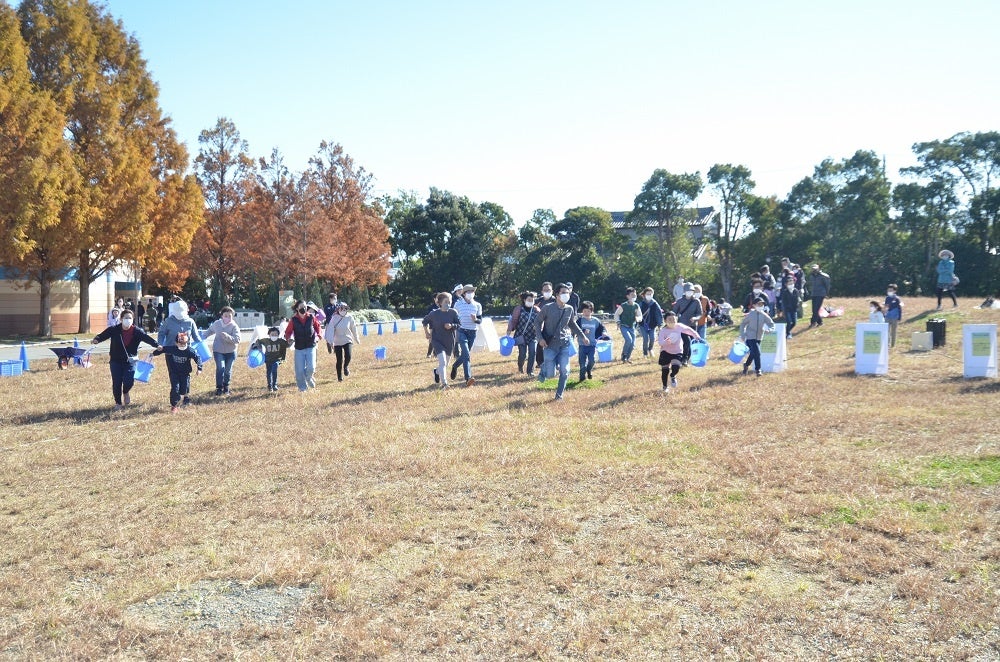 餌を準備するため一斉にスタート