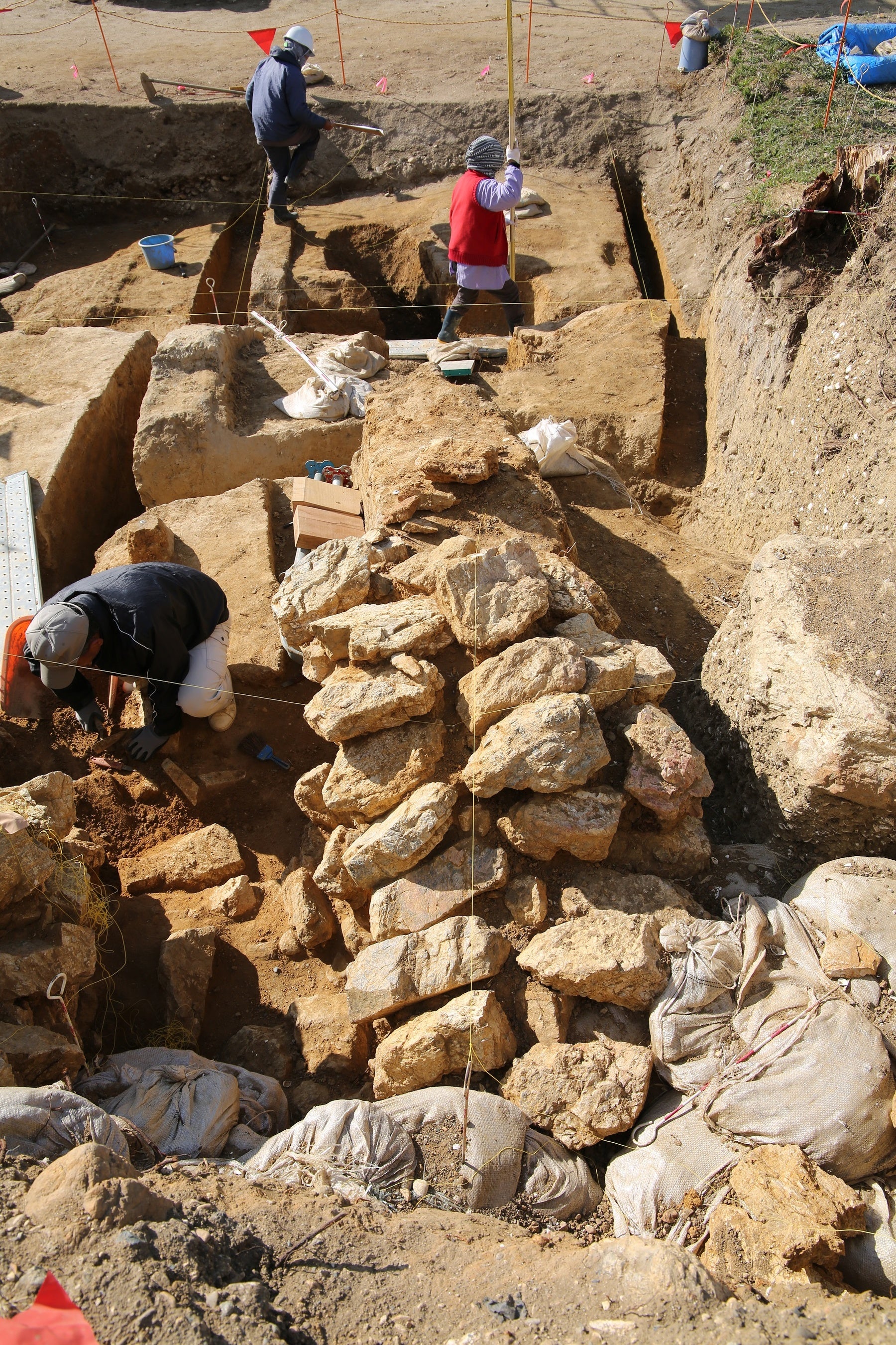 石室の入り口を上からみたところ