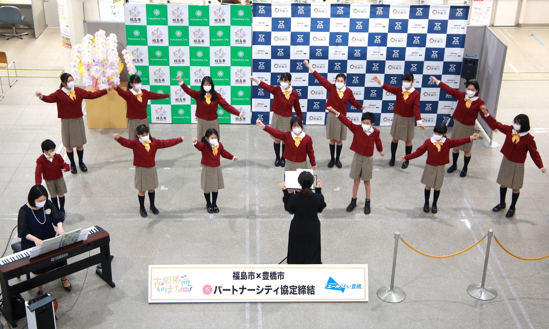 古関さんが作曲した作品を歌う豊橋少年少女合唱団